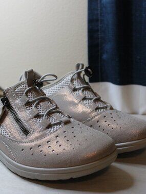 Spring Step Nekomi Womens size 9-9.5 Metallic Slip On Zipper Shoe Clean